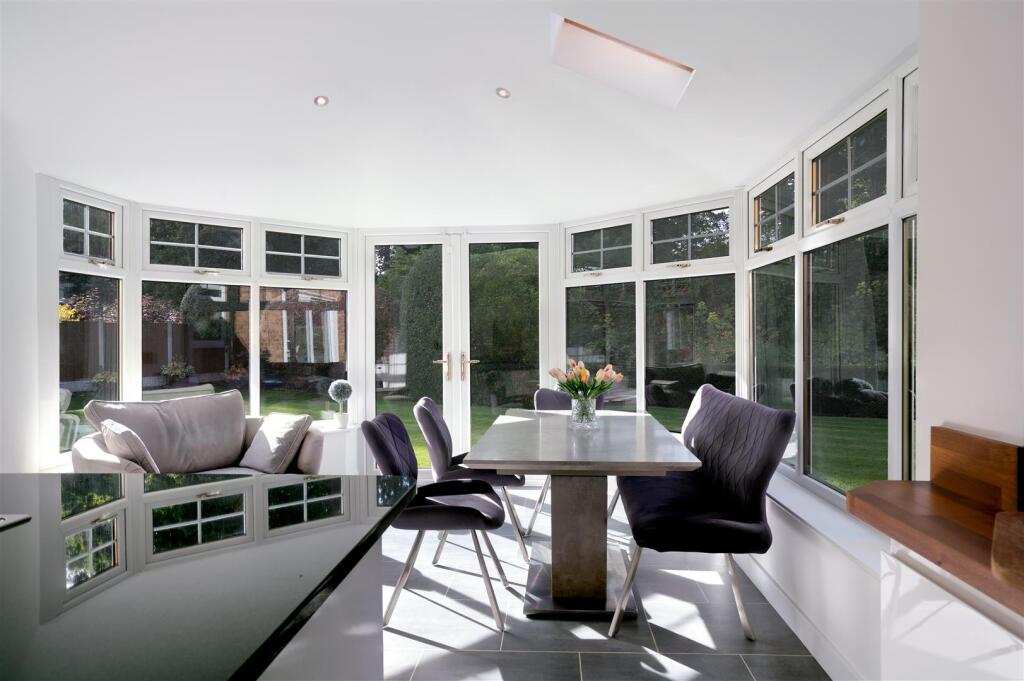 House in Leeds, Barwick in Elmet and Scholes - More