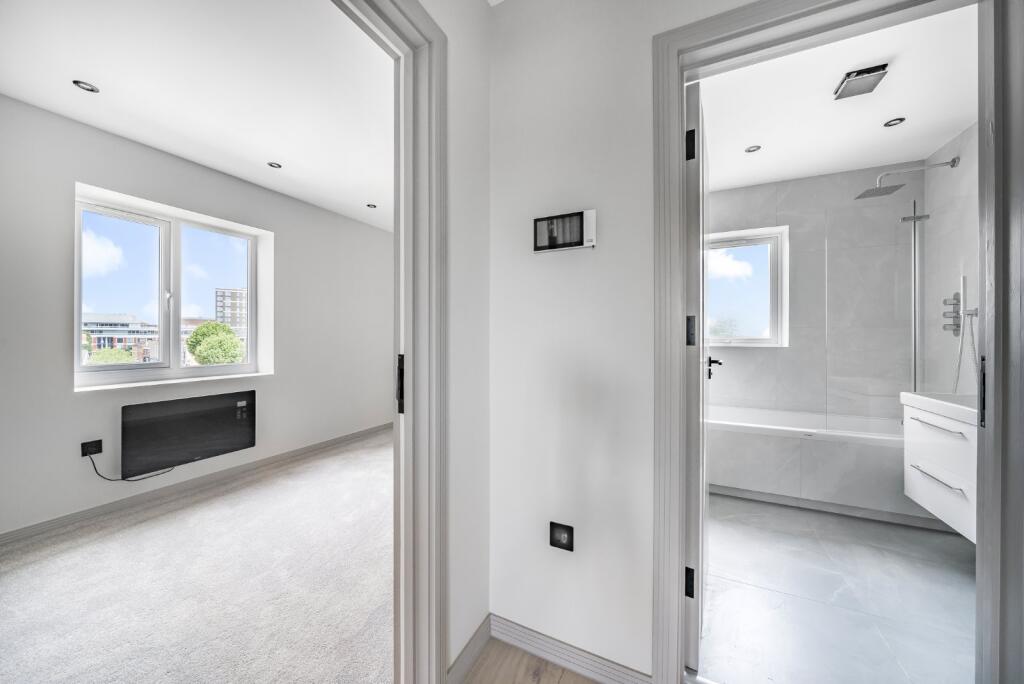 Apartment in Twickenham - View 2