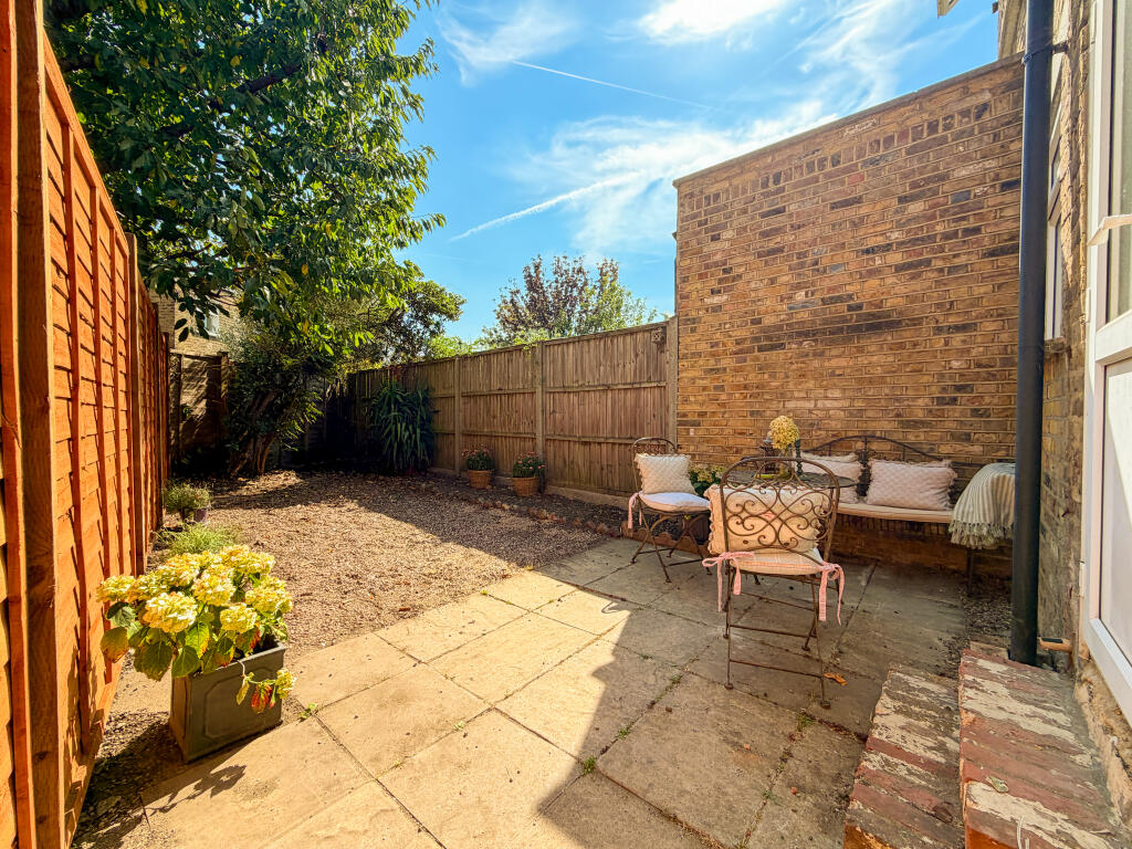 Apartment in London - View 5