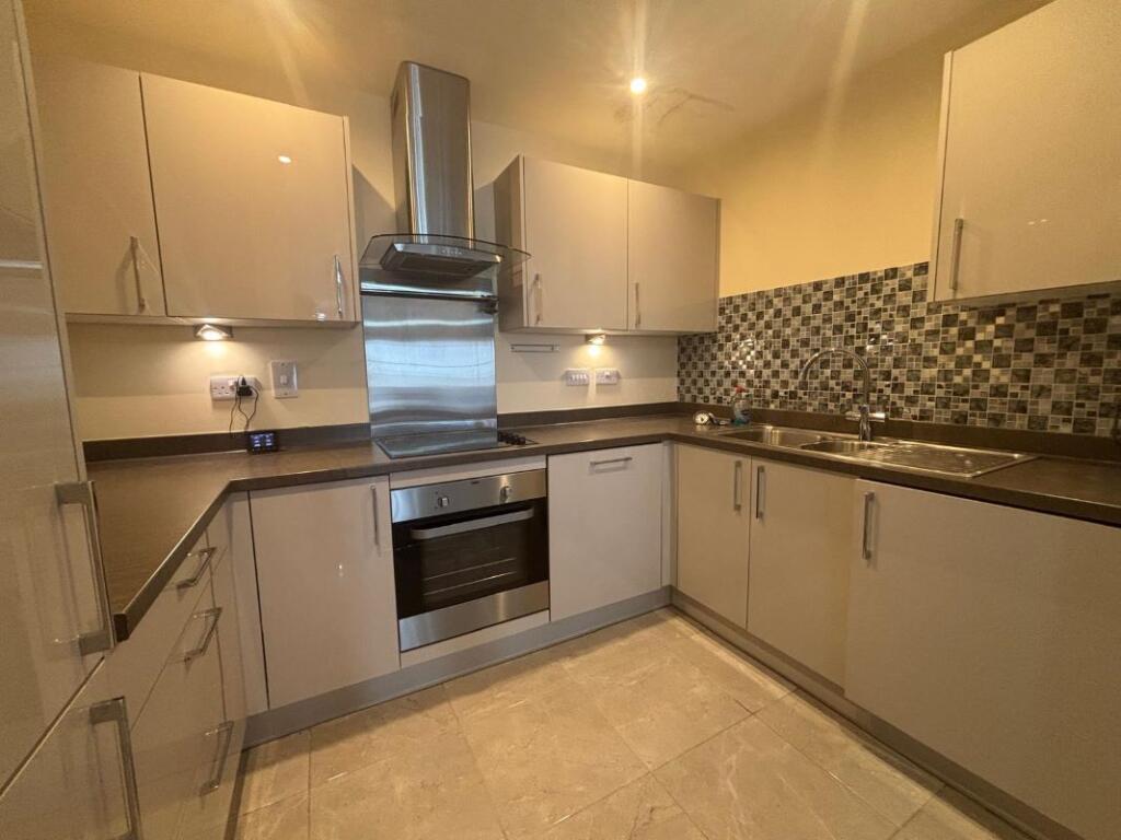 Apartment 4 Ocean View, West Promenade, Rhos on Sea, Colwyn Bay, Clwyd, LL28 4FD photo 2