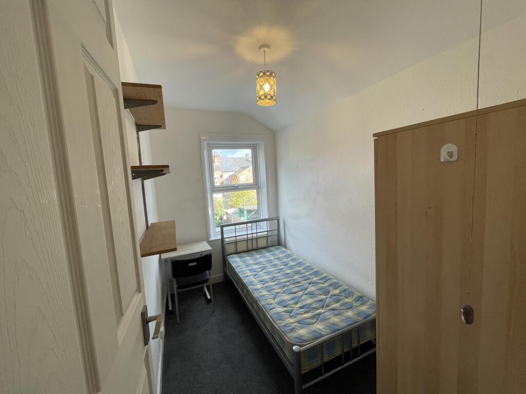 4 bedroom semi-detached house for rent
