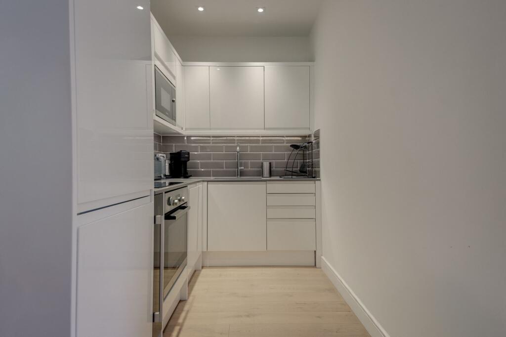 Apartment in Watford - View 3