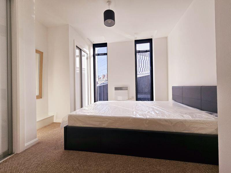 Apartment in Liverpool - More