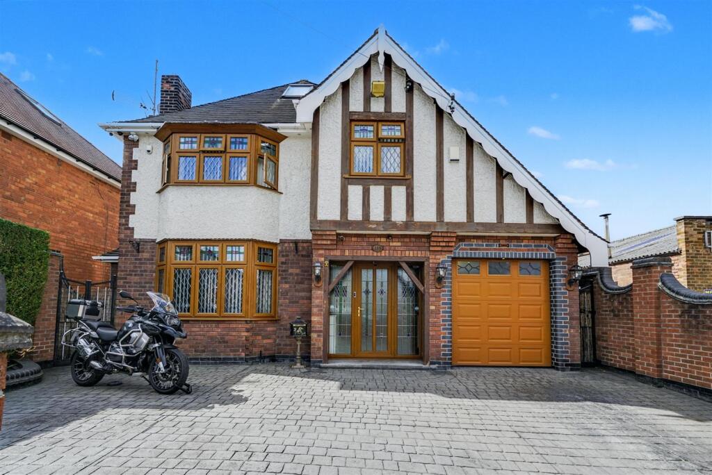 3-bed detached on Wellington Street, Long Eaton, £495,000
