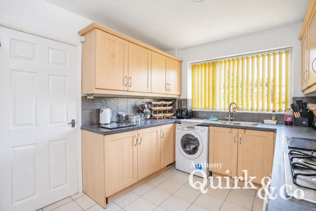 House in Castle Point, Canvey Island - View 4