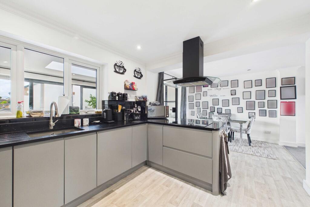 House in Paignton, Foxhole - More