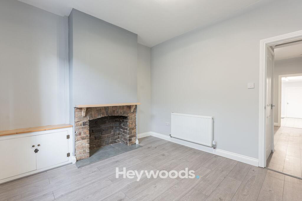 House in Stoke-on-Trent, Shelton - View 4