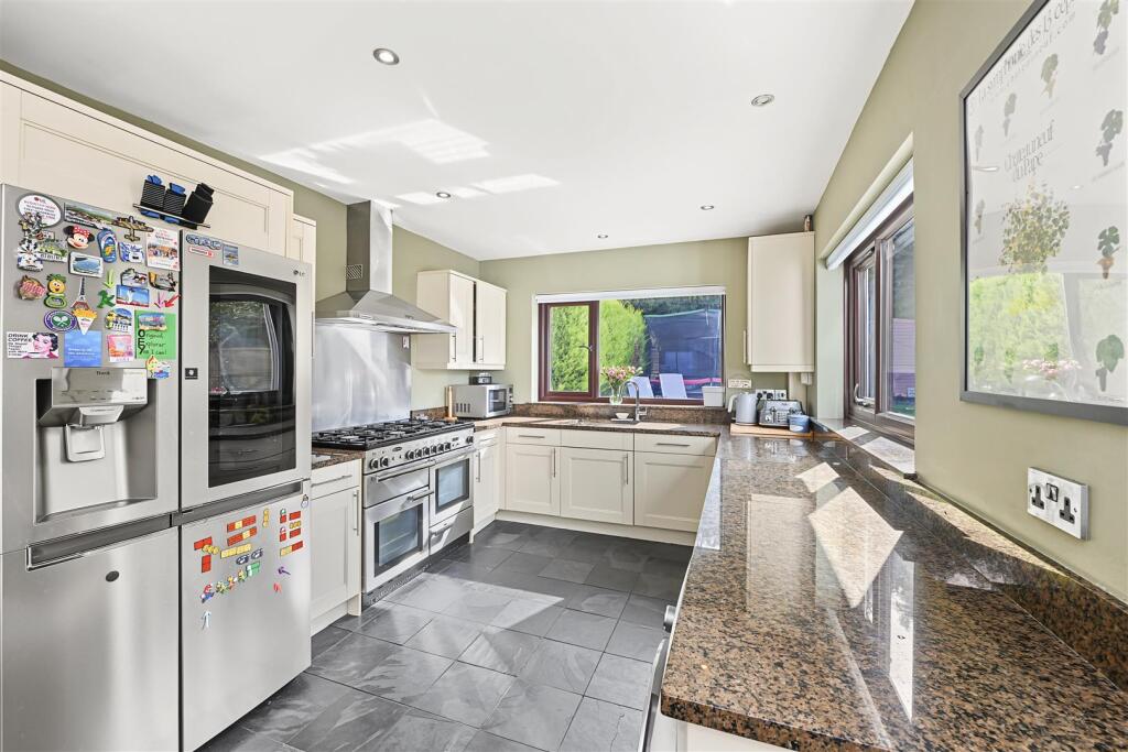 Coleswood Road, Harpenden photo 2