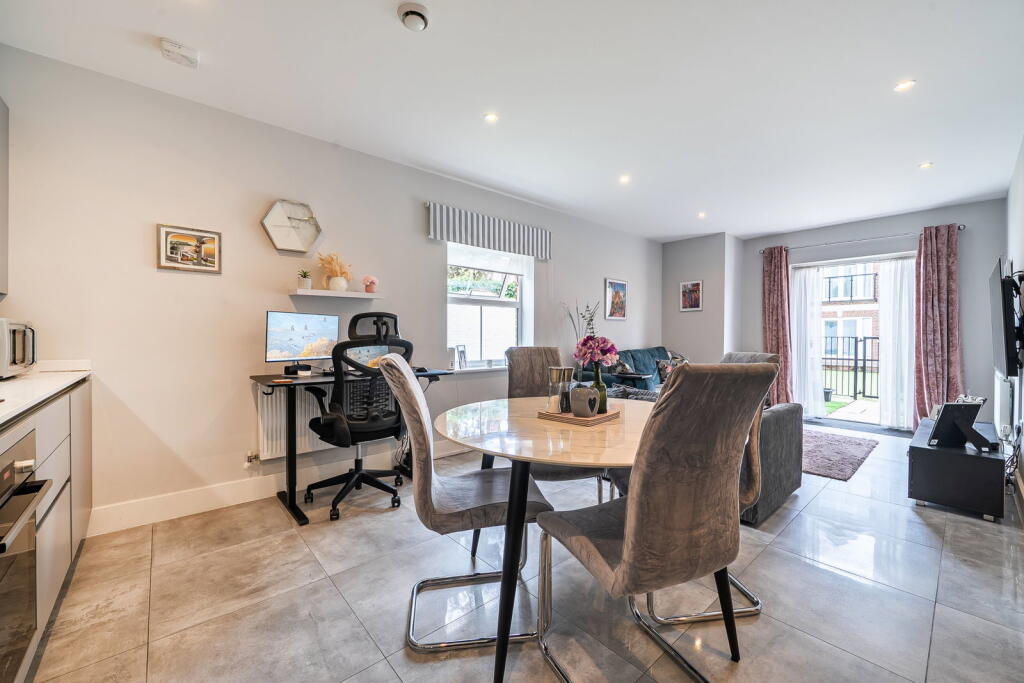 Apartment in Watford - View 2