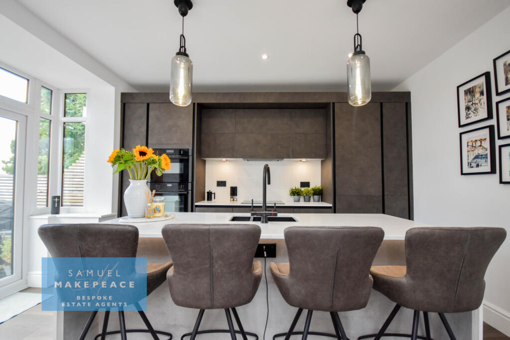 House in Stoke-on-Trent, Packmoor - More