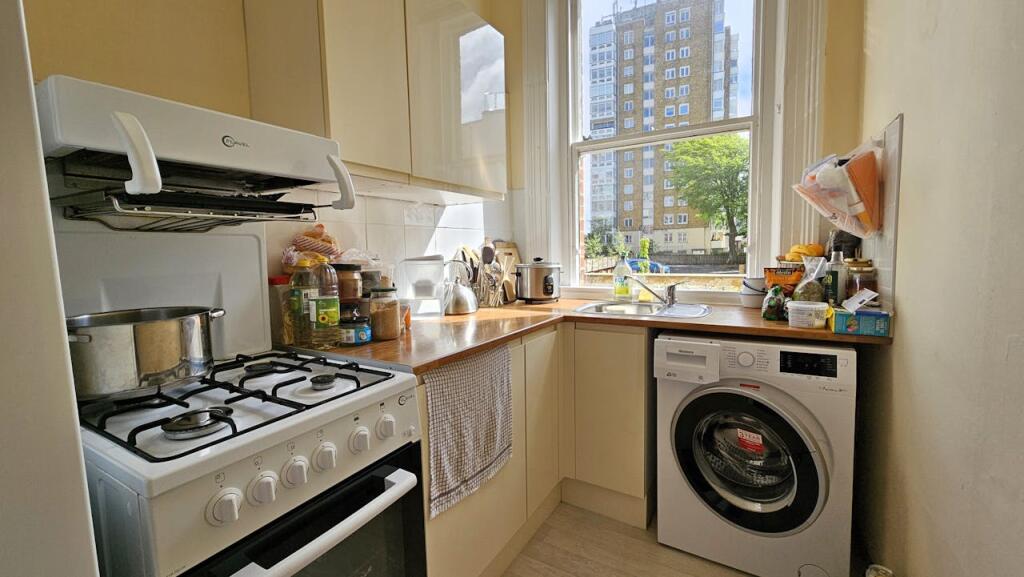 Apartment in Bournemouth, West Cliff - More