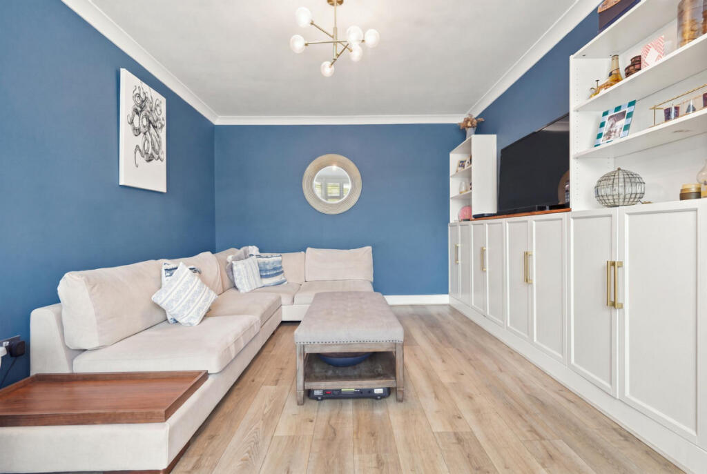 House in Southend-on-Sea - More