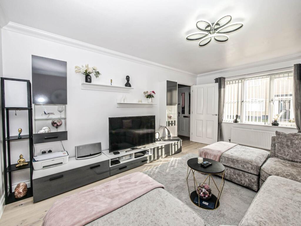 5 Fox Earth Close, Capel St. Mary IP9 2PF photo 3