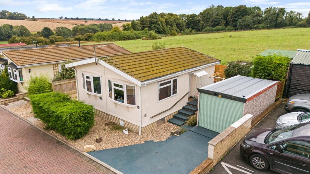 2-bed detached on Kingsmead Park, Swinhope, Market Rasen, LN8, £100,000