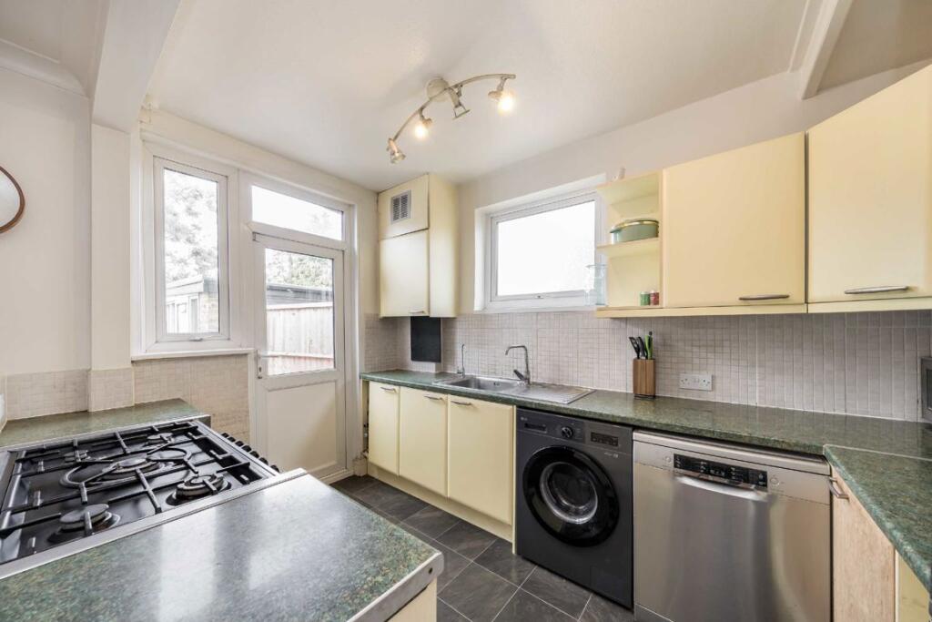 Manor Lane, Sunbury-On-Thames – pohled 4