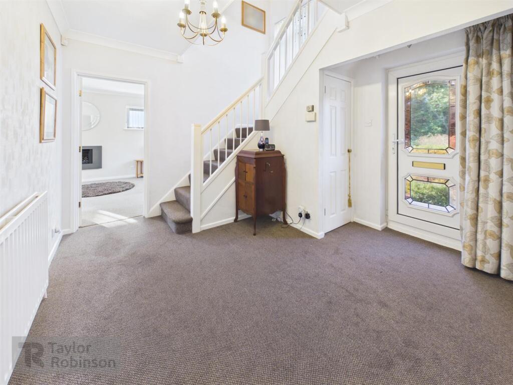 House in Crawley, Southgate - View 5