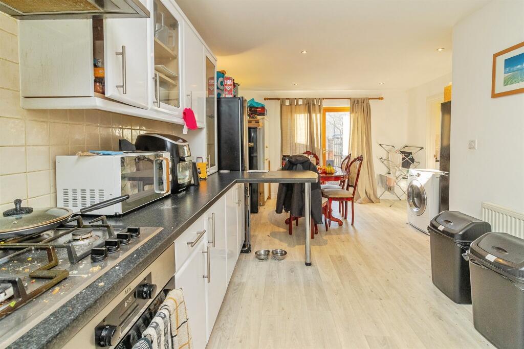 House in Milton Keynes, Monkston Park, Kents Hill, Monkston and Brinklow - More