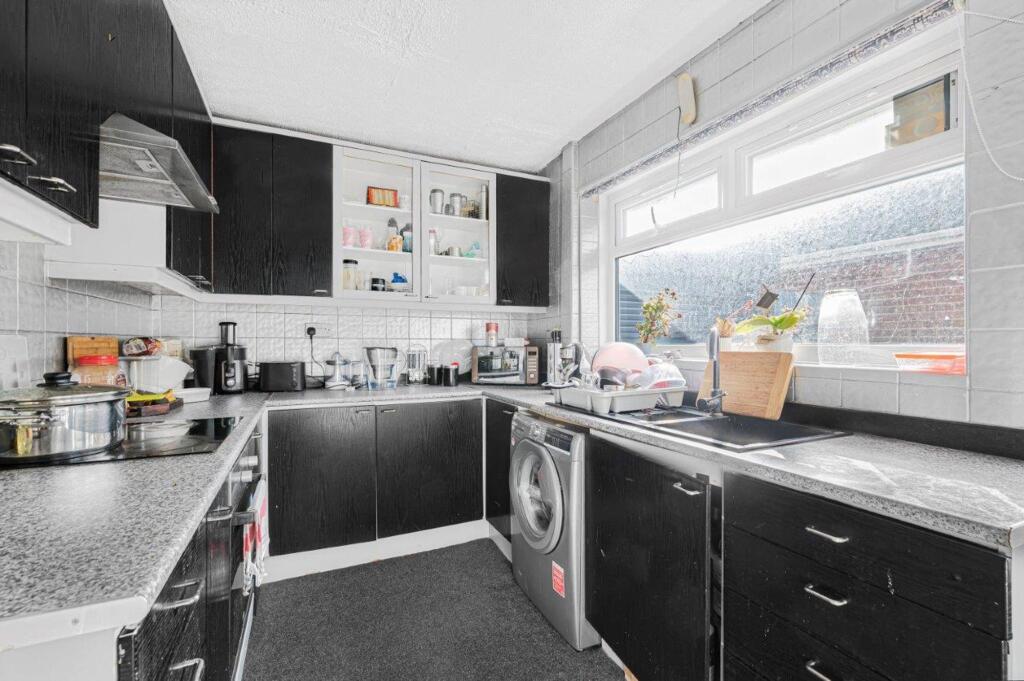 Deans Close, Woodingdean, BN2 6RN photo 3