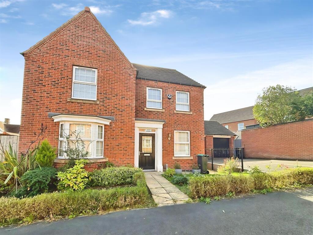 4-bed detached on Goldcrest Road, Forest Town, Mansfield, £350,000