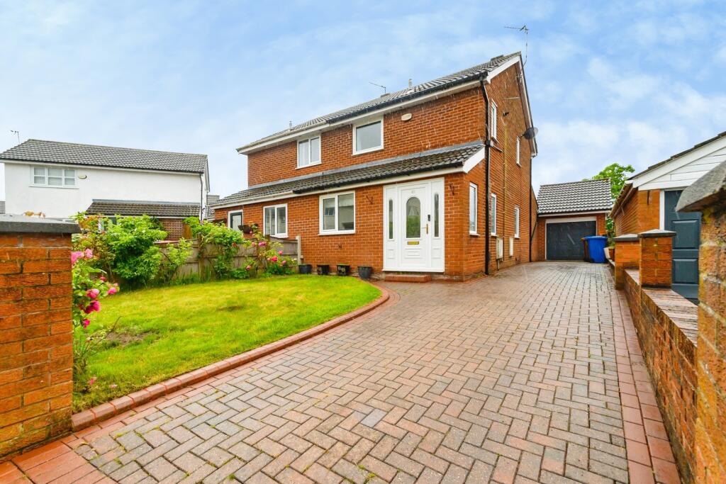 Main image of property: Hopefold Drive, Worsley, Manchester, Greater Manchester, M28