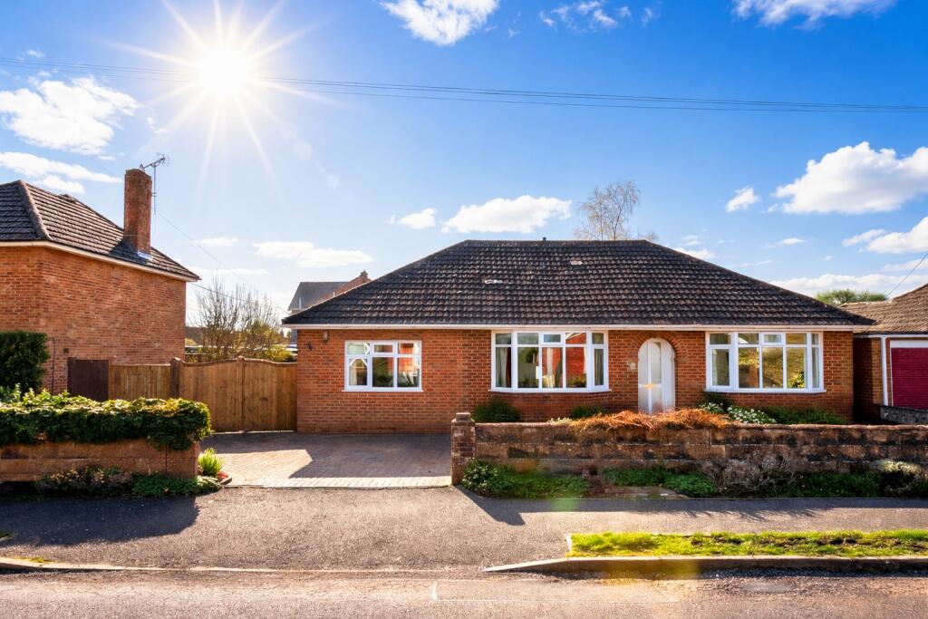Main image of property: Hawthorne Road, Totton, Southampton