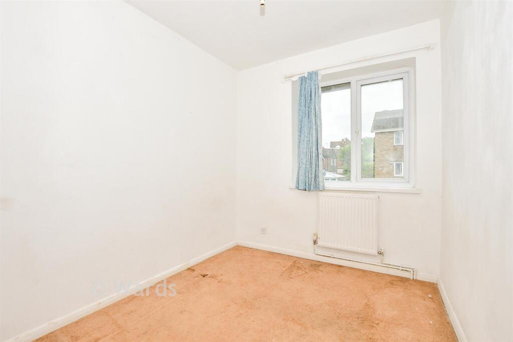 Dixon Close, Maidstone, Kent photo 3