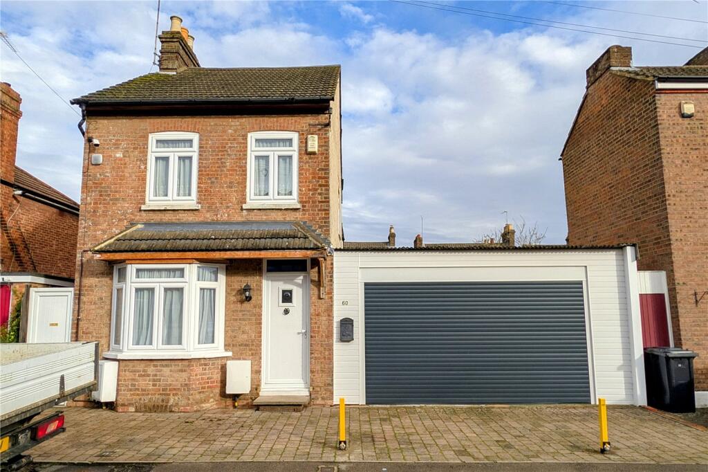 3-bed detached on Princes Street, Dunstable, Bedfordshire, LU6, £300,000