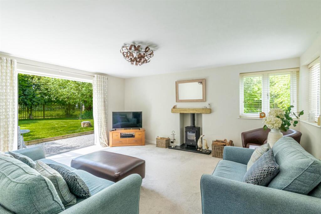 House in South Derbyshire, Etwall - More