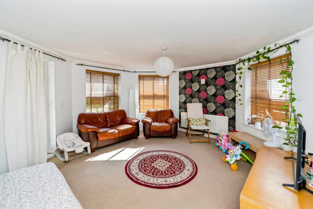 Apartment in Southampton - View 5