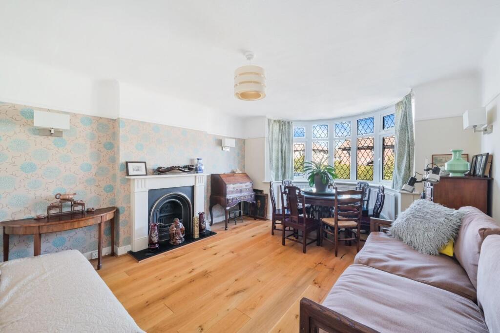 Arundel Avenue, Nonsuch Estate, East Ewell photo 4