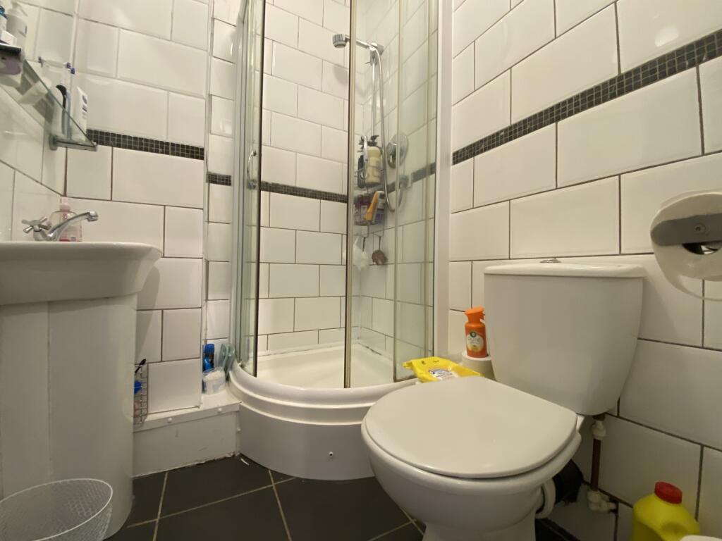 Apartment in Cardiff, Roath - More