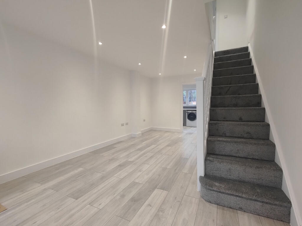 House in London, Lower Belvedere - View 3