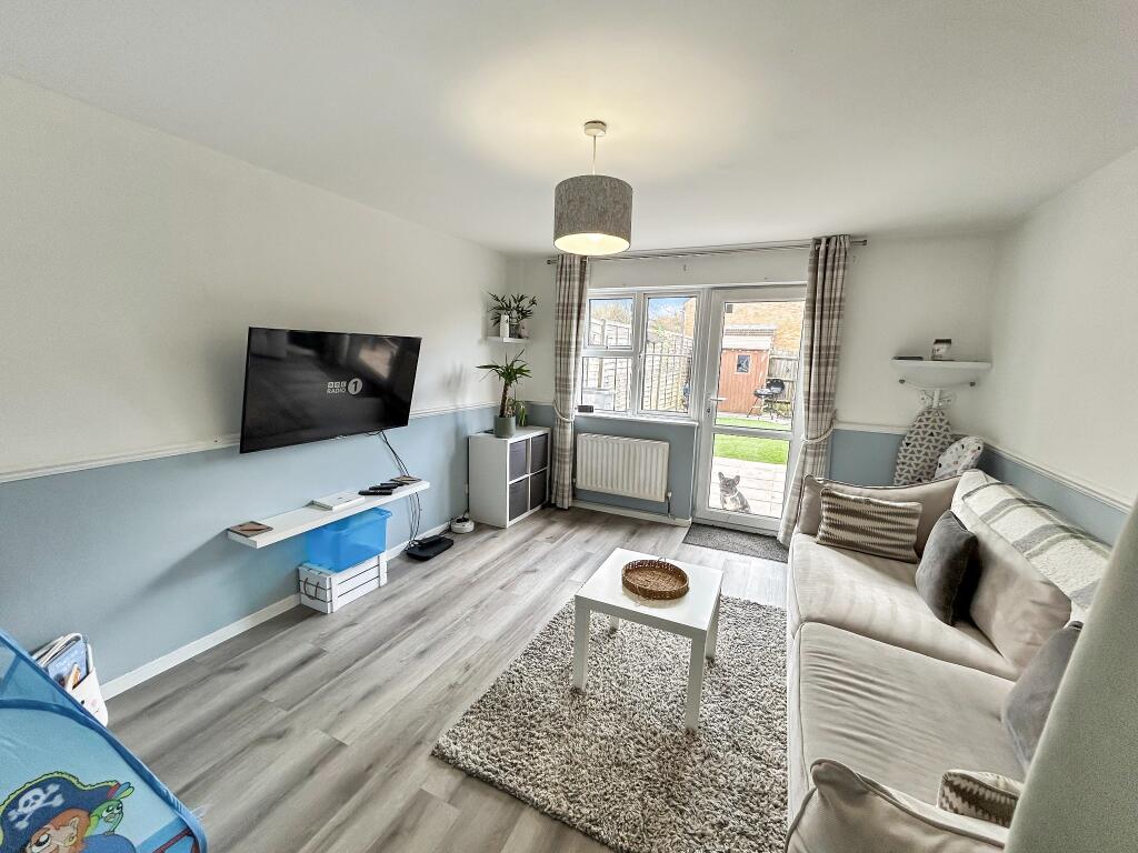 Lambourne Road, West End photo 3