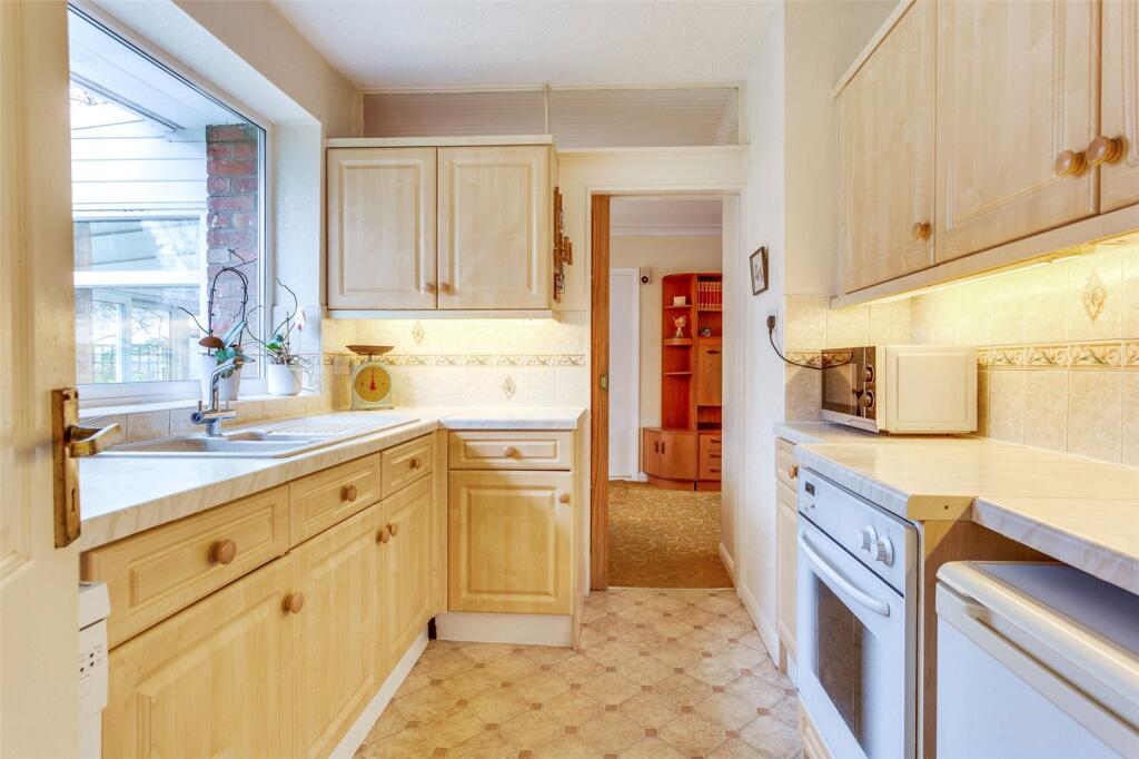 Spinfield Mount, Marlow, Buckinghamshire, SL7 photo 3