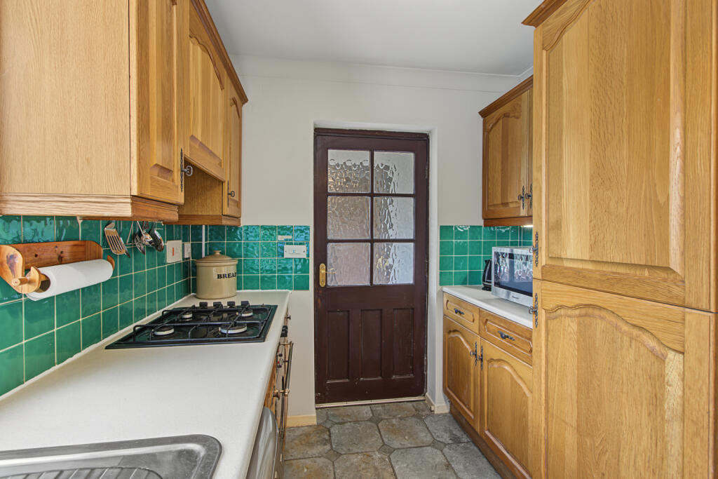 House in Wakefield, Lupset - More