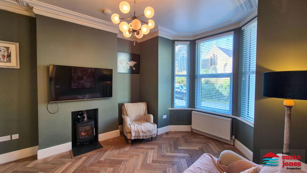 St. Peters Terrace, Pwllheli, LL53 photo 2