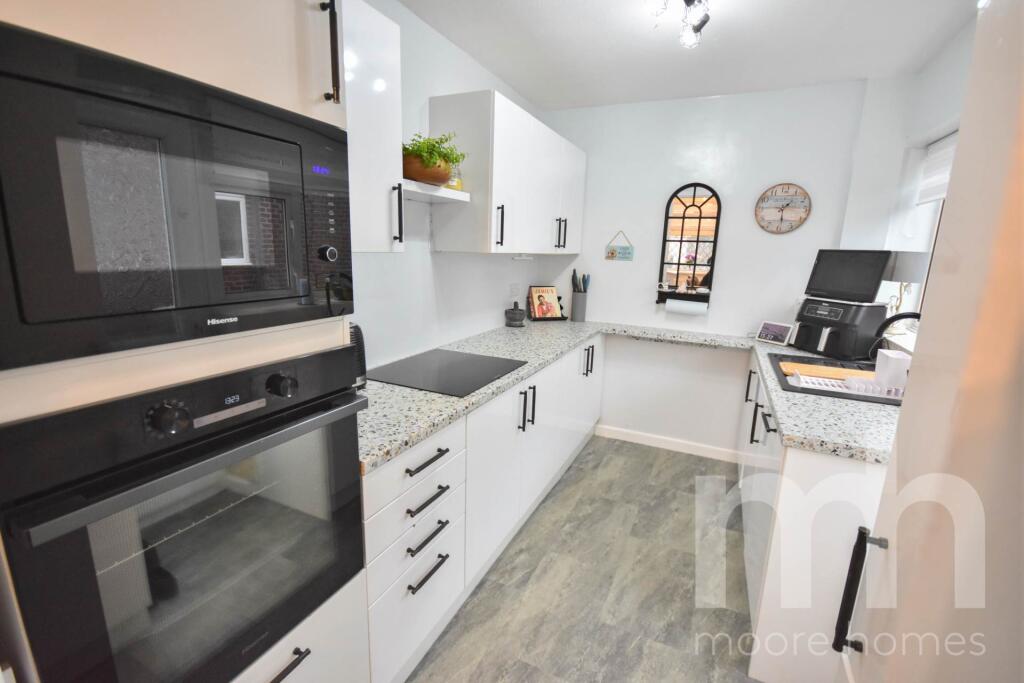 CARISBROOKE AVENUE, Hazel Grove, SK7 5PL photo 2