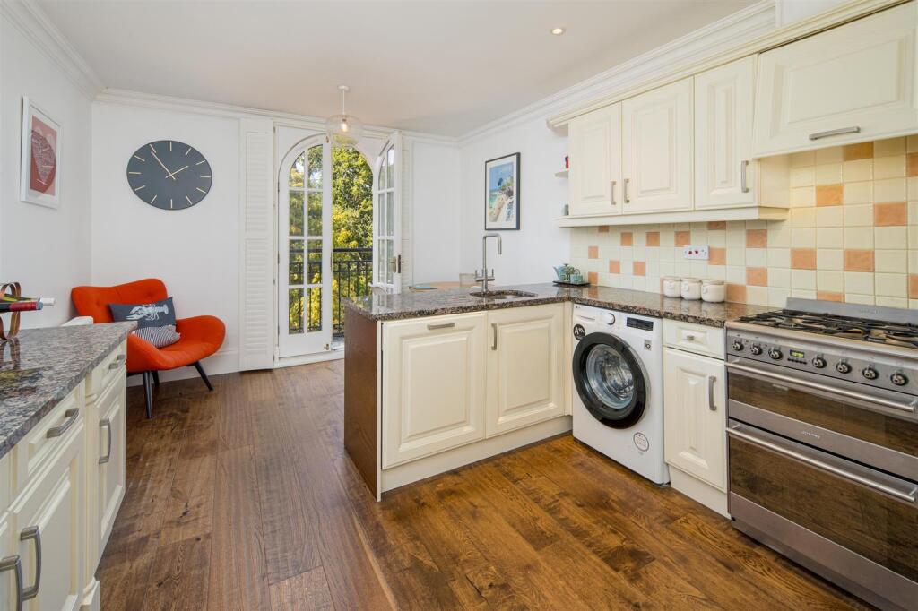 Apartment in Seaview, Nettlestone and Seaview - View 5