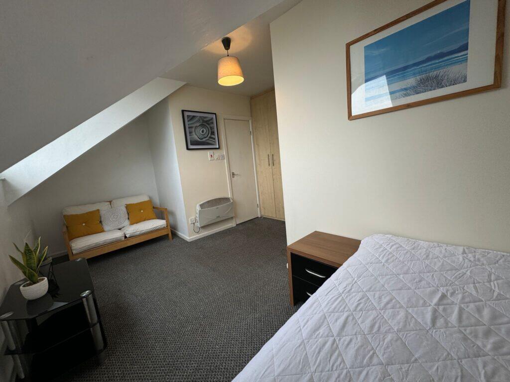 Main image of property: Flat 3, Irwin Approach, Halton, Leeds, LS15 0DW