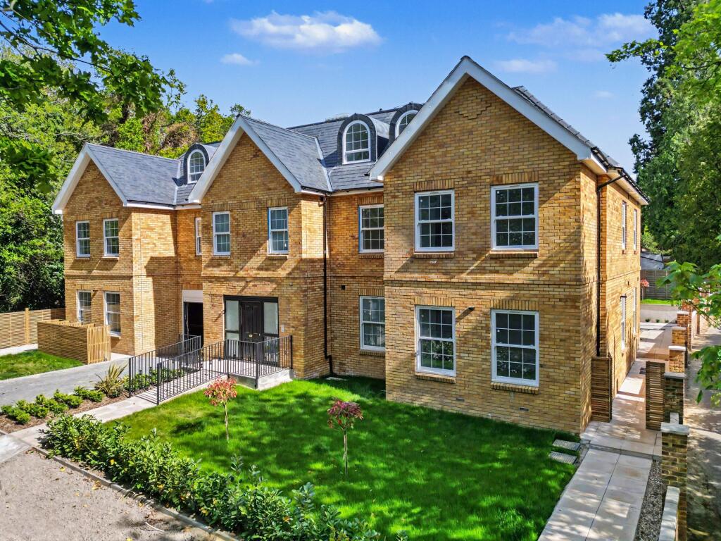Main image of property: 32 Green Lane, Cobham, KT11