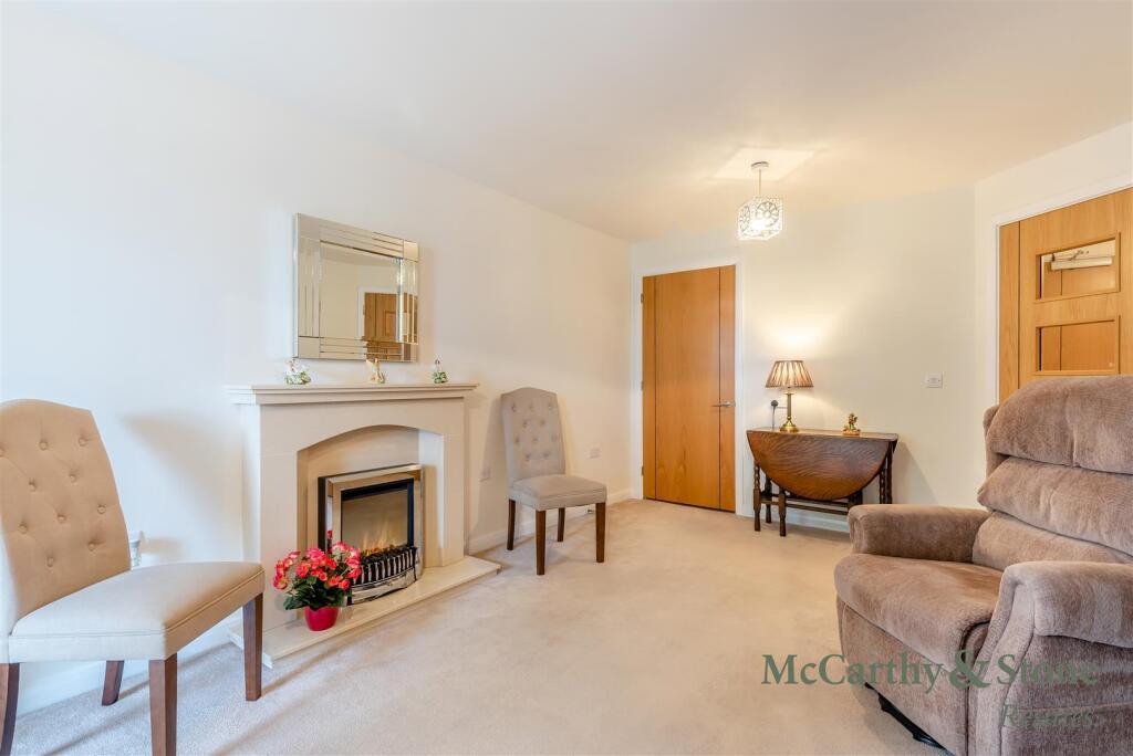 Apartment in Doncaster, North East Lincolnshire - View 4