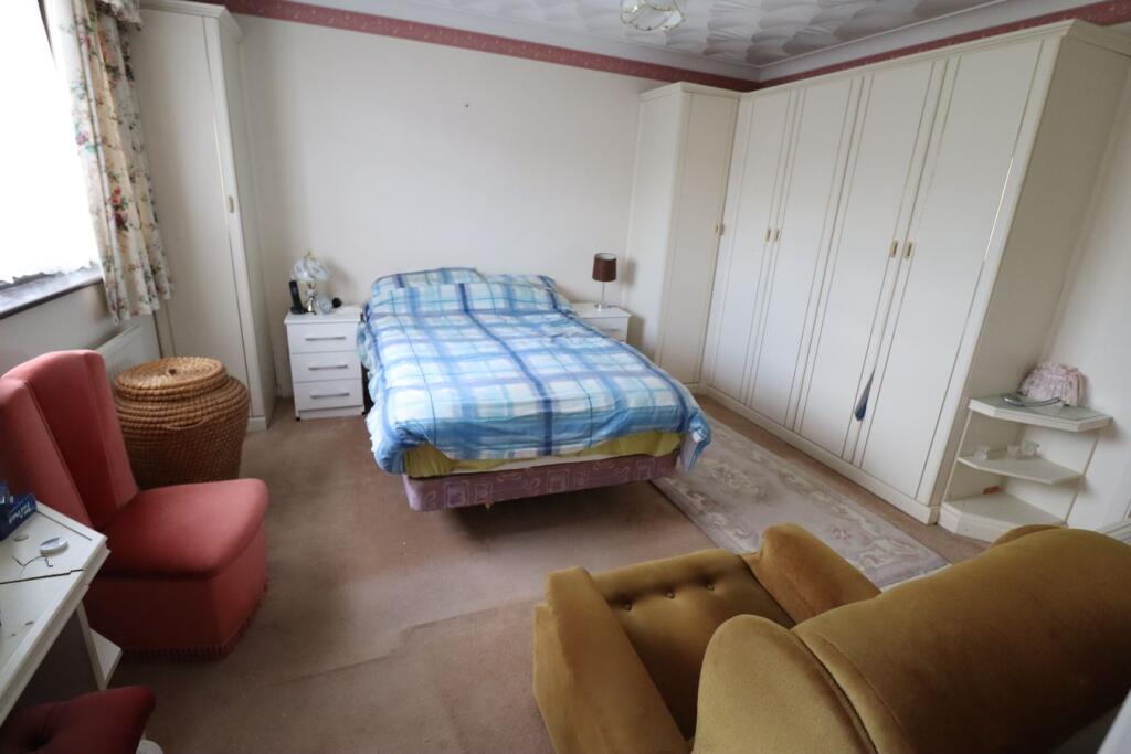 House in Rochford, Rayleigh - More