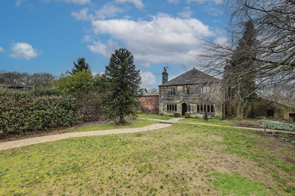 Main image of property: Town Gate, Calverley, West Yorkshire, LS28