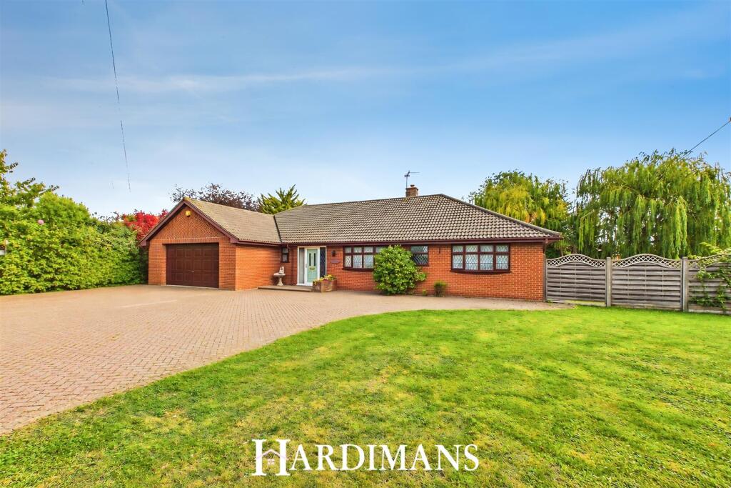 3-bed detached on Cotmer Road, Lowestoft, £475,000