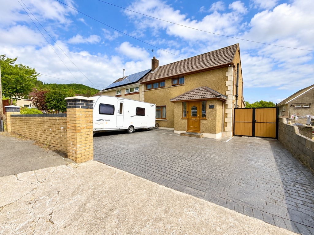 Main image of property: Llygad Yr Haul, Glynneath, Neath, Neath Port Talbot