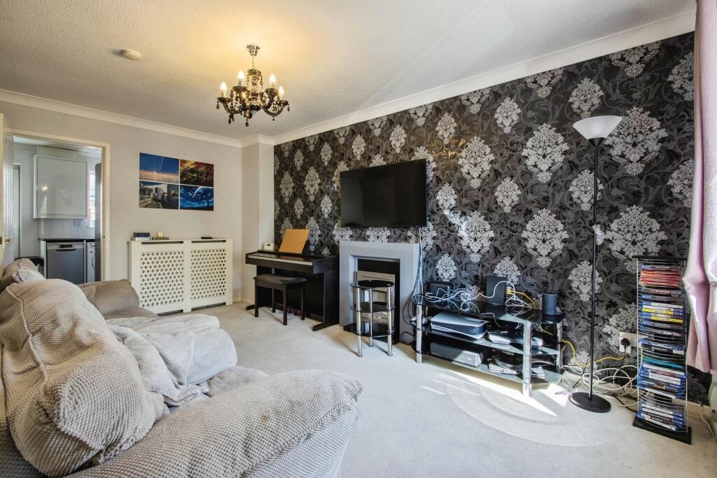 House in Leeds, West Yorkshire - View 3