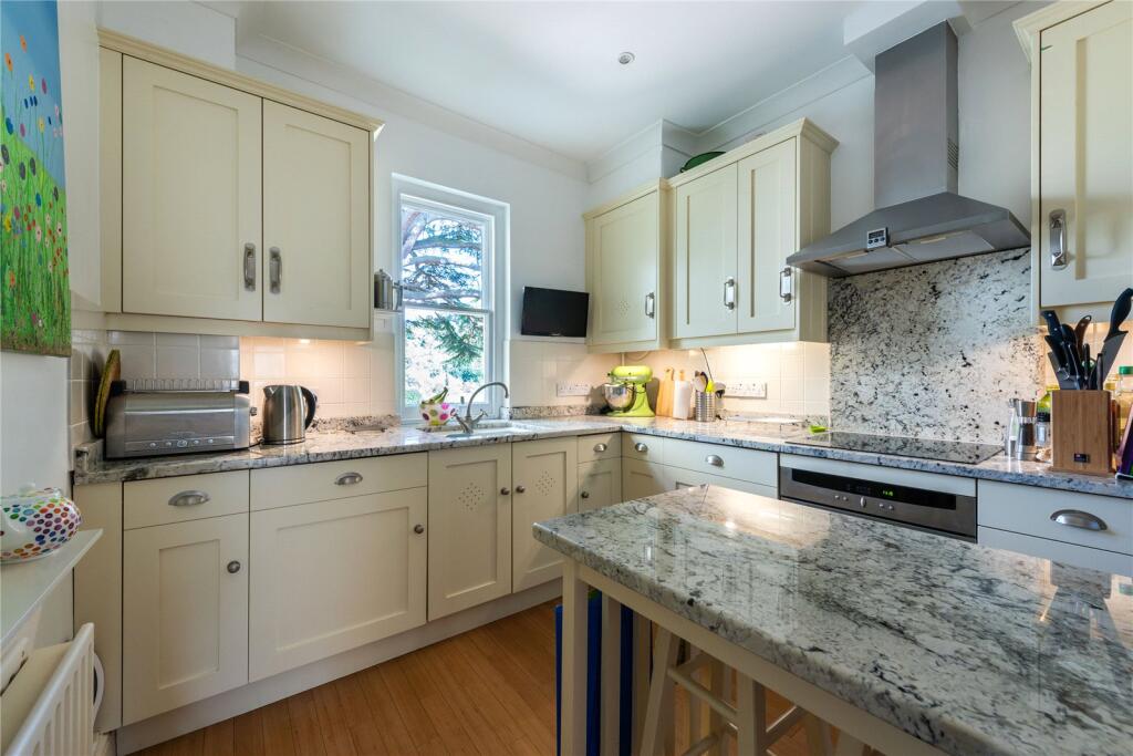 Apartment in Redhill - View 3