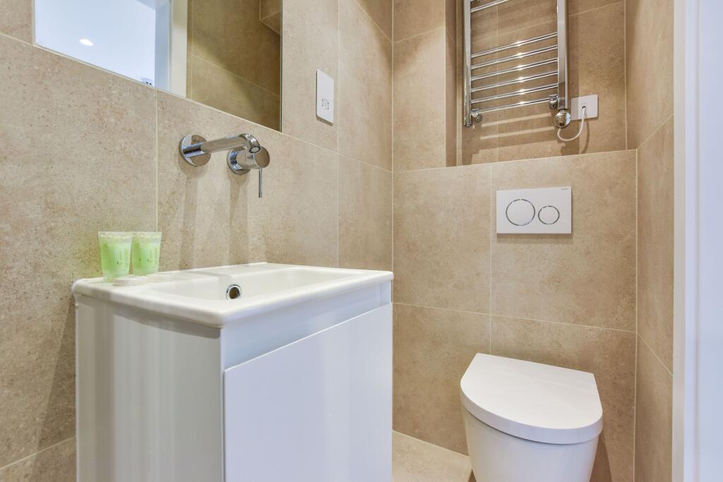 Apartment in London, Paddington - More