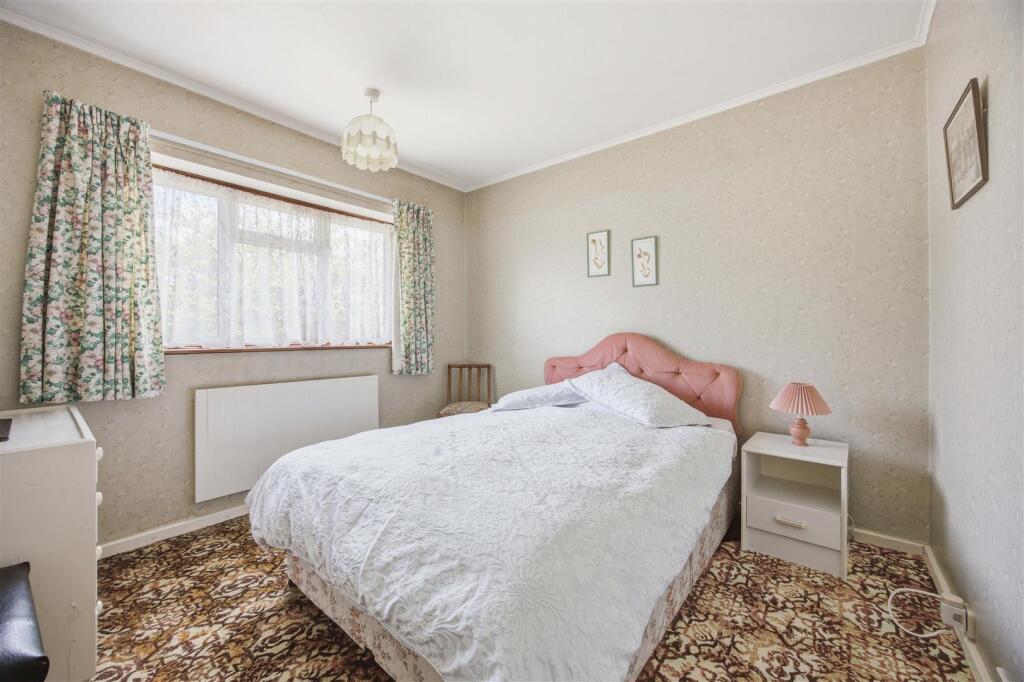 House in London, Cowley - More
