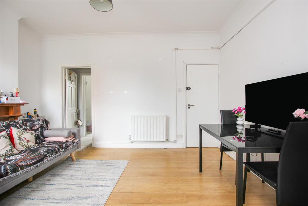 Apartment in Kettering, Avondale - View 3